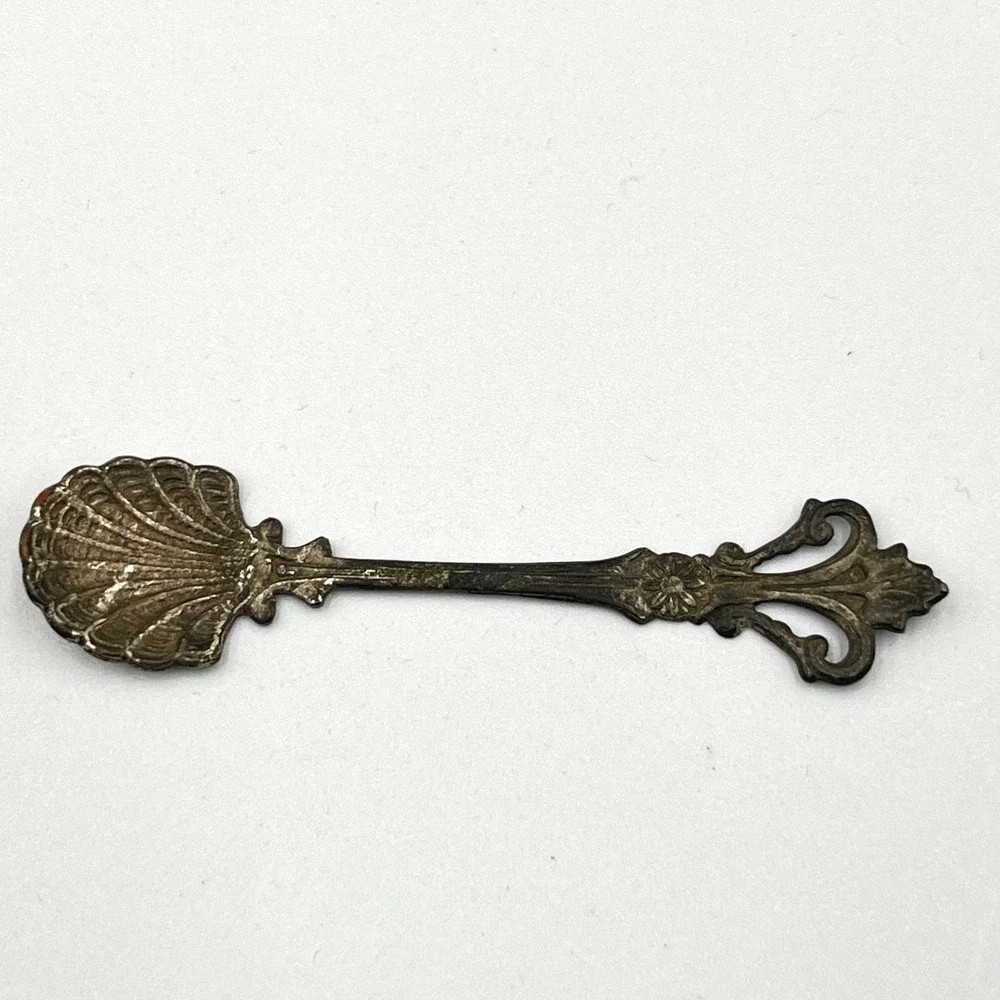 Vintage Silver Tone Scallop Shell Salt Spoon Antique Style Ornate Fleur De Lis